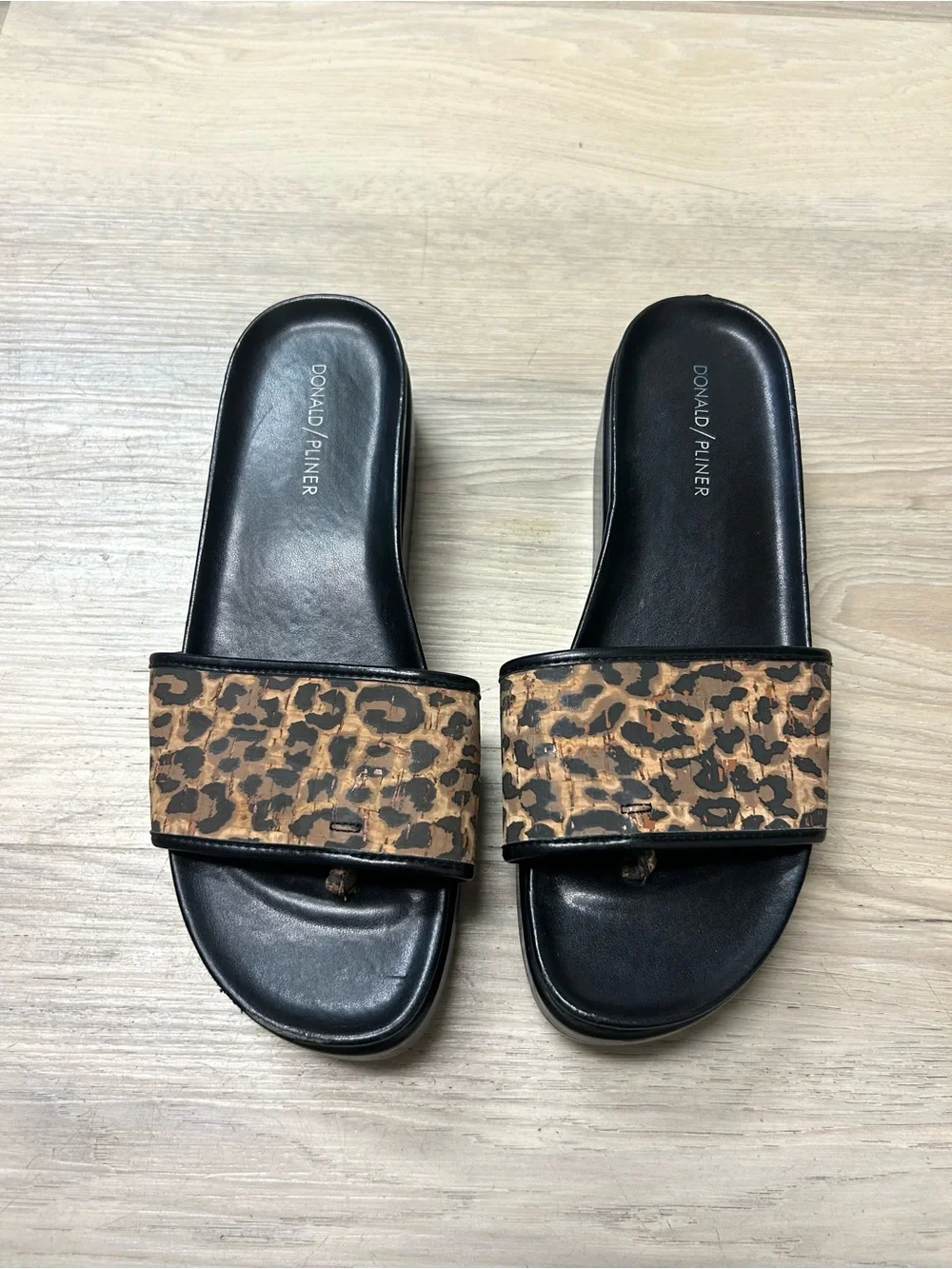 Donald Pliner Leopard Sandals Women's Fiji Sz 9.5M Leather Slip On Wedge Comfort